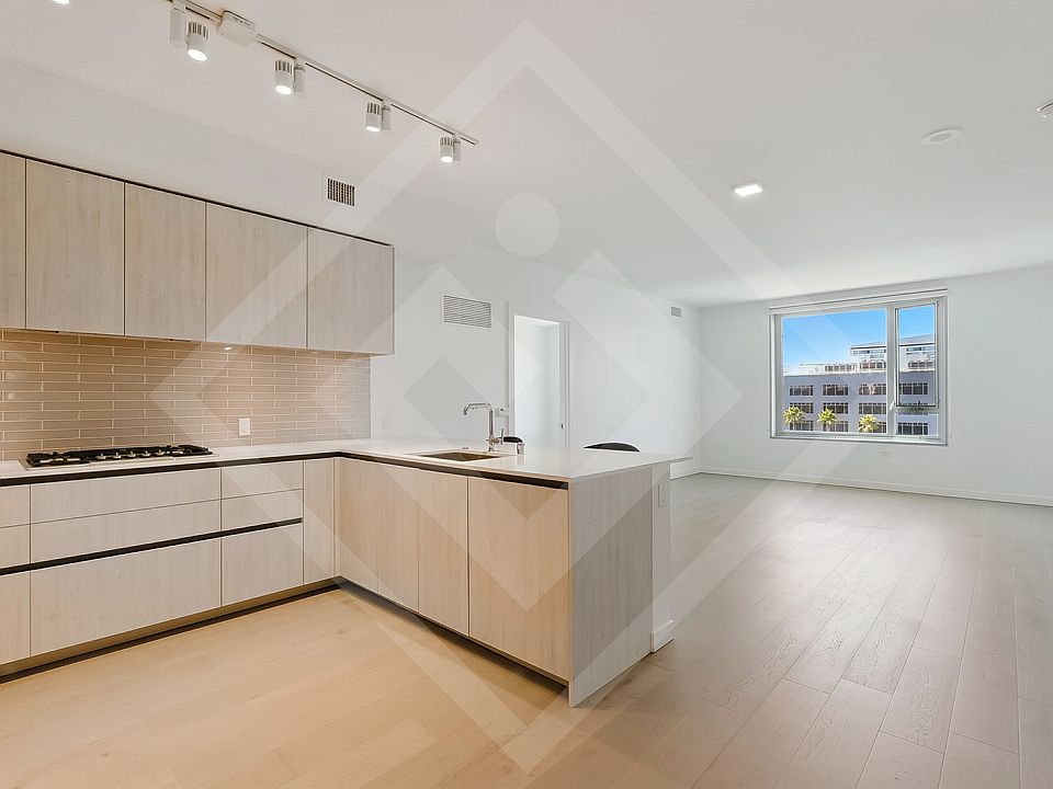 1st image of 1000 3rd St #709