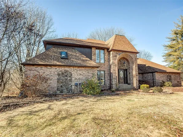 346 Oak Hill Dr, Belleville, IL 62223