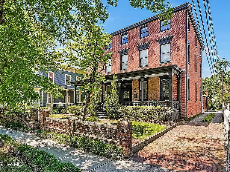 1 bed, 694 sqft, $2,500 — Photo 2