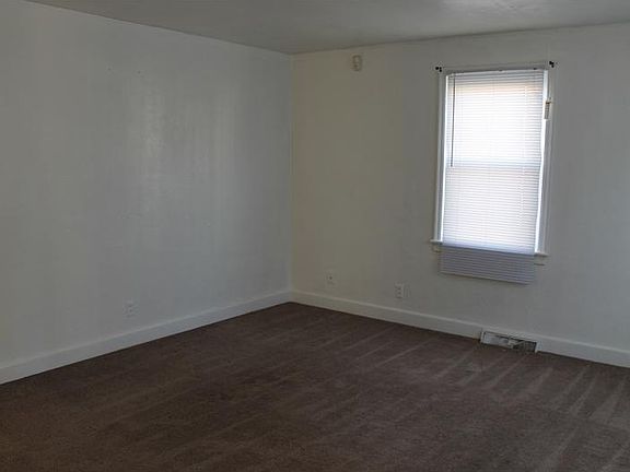 5th image of 2901 Victoria Ave