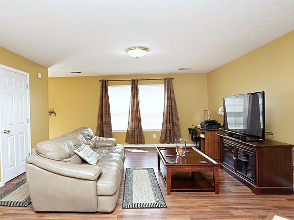 3rd image of 421 Dabney Dr