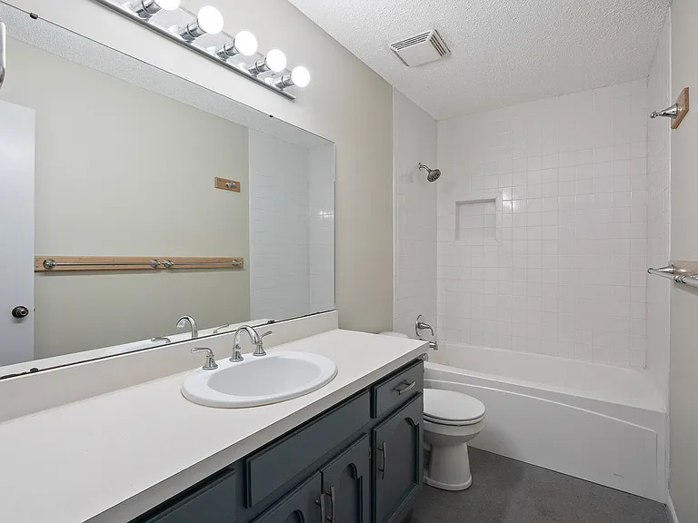 1712 Ward Ave NE #1 — Photo 9