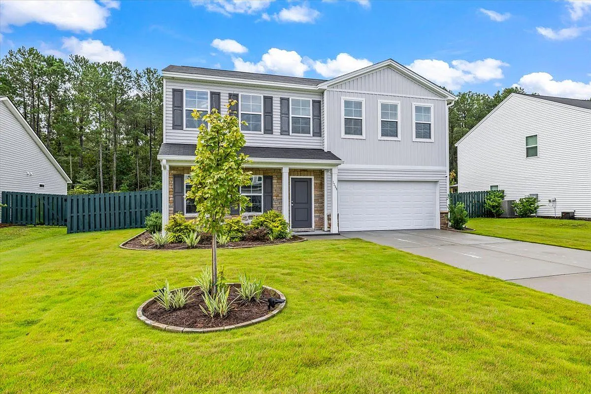 5 bed, 2.0 bath, 2237 sqft, $3,000 — Photo 2