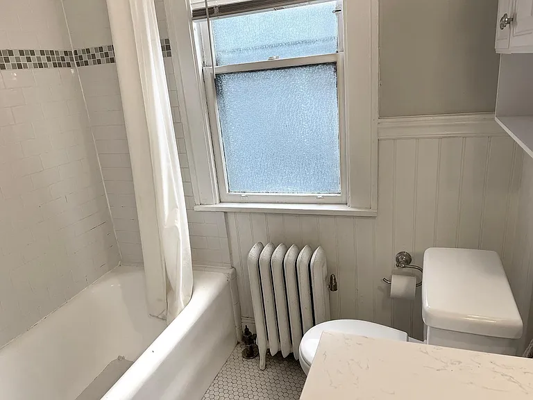 303 Richmond Ave #2 — Photo 5