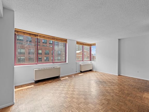 4th image of 4-74 48th Avenue #9-N