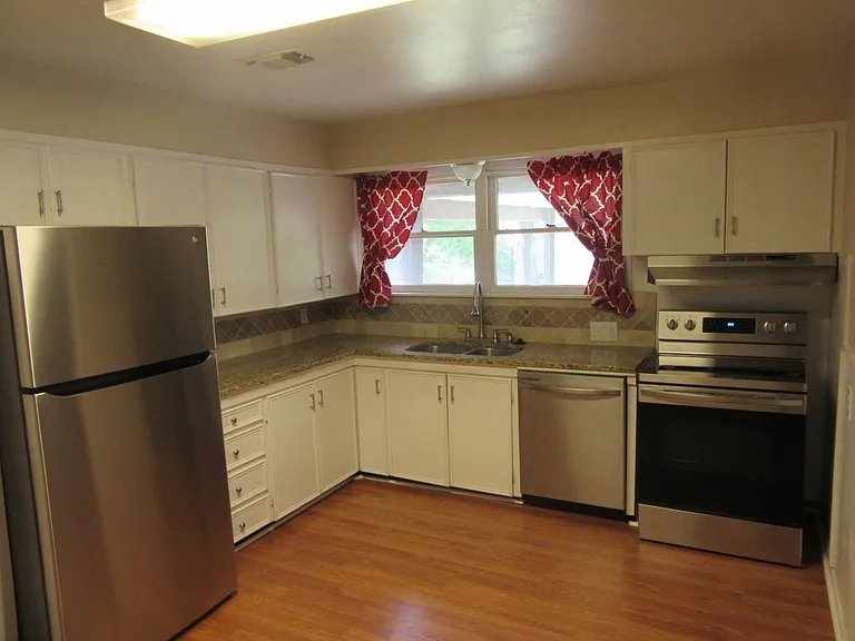 2509 S 25th St — Photo 4