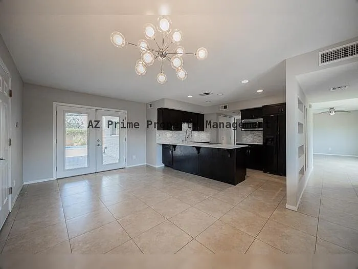 1218 E Carter Dr — Photo 8
