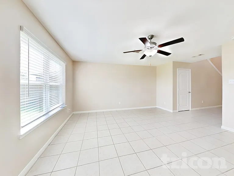 908 American Monarch Dr — Photo 3