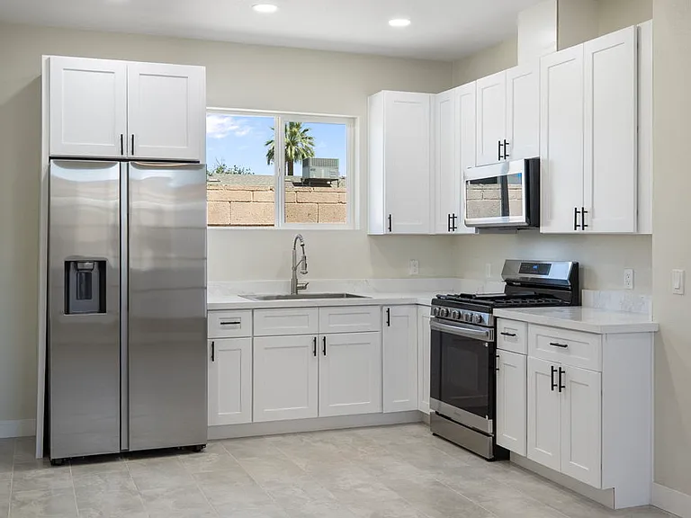 1822 E Roma Ave #2 — Photo 7