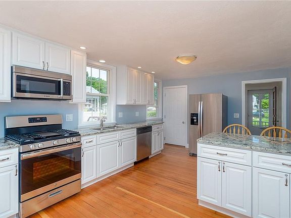 3rd image of 44 Woodland Ct