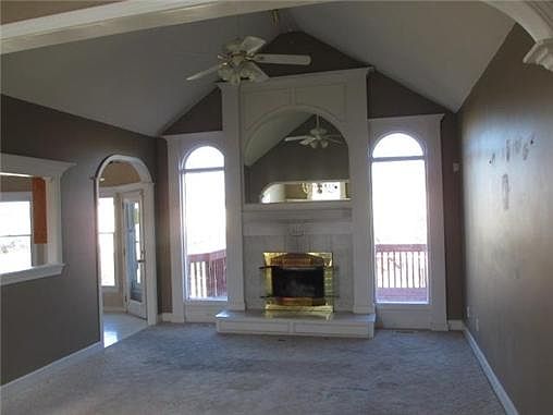 4th image of 601 Hawthorne Pl