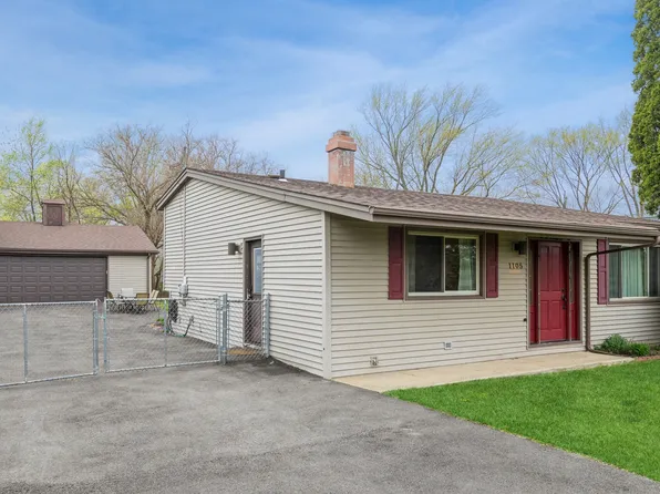 1105 Ash St, Lake In The Hills, IL 60156