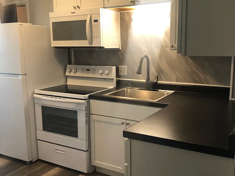 1642 Chapman Ave — Photo 2