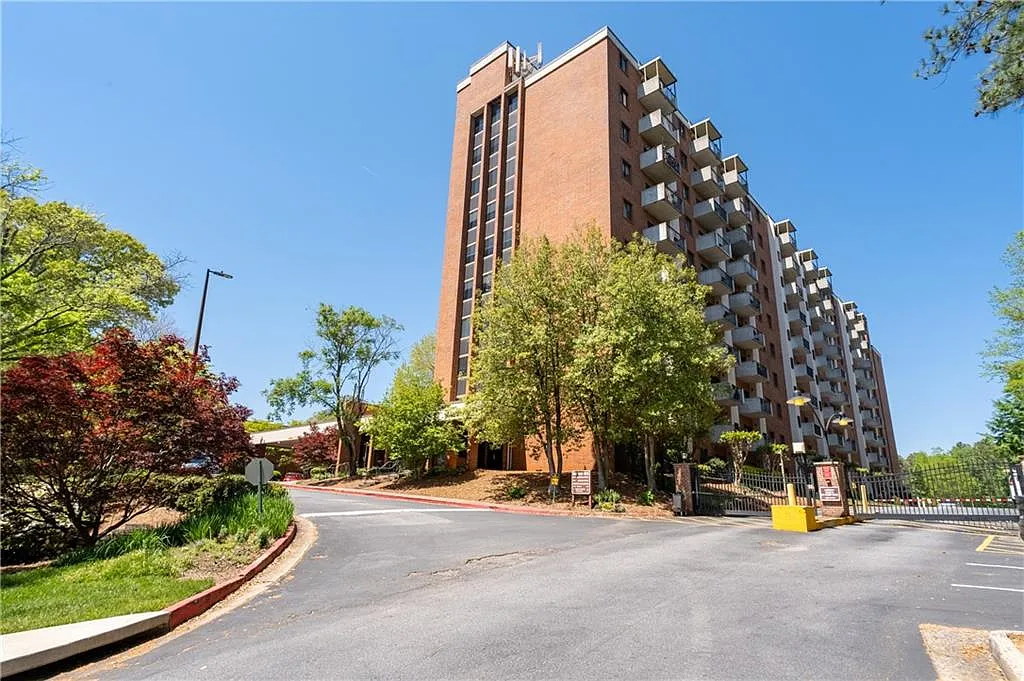 2 bed, 2.0 bath, 1070 sqft, $3,631 — Photo 1
