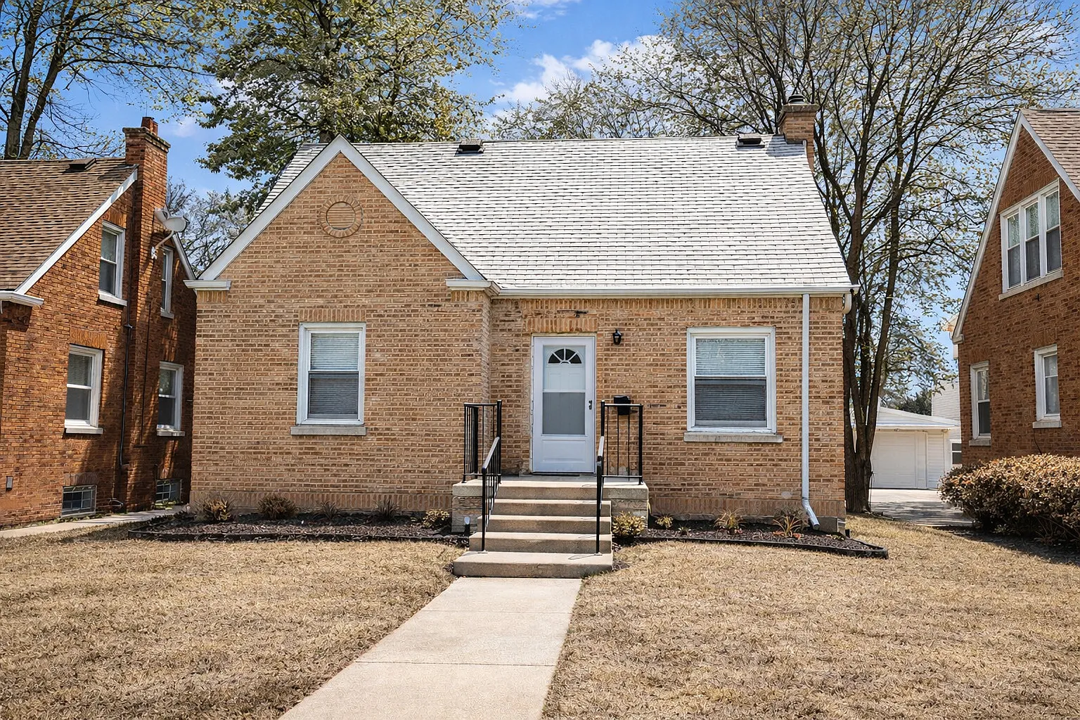 10043 S Oglesby Ave photo 1