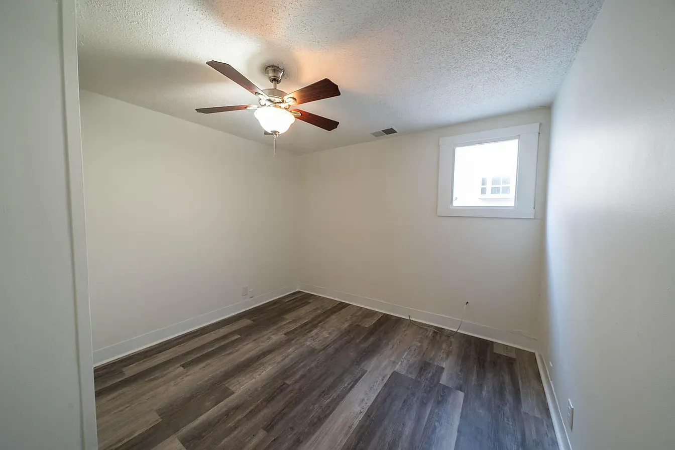 837 E Burnett Ave — Photo 4