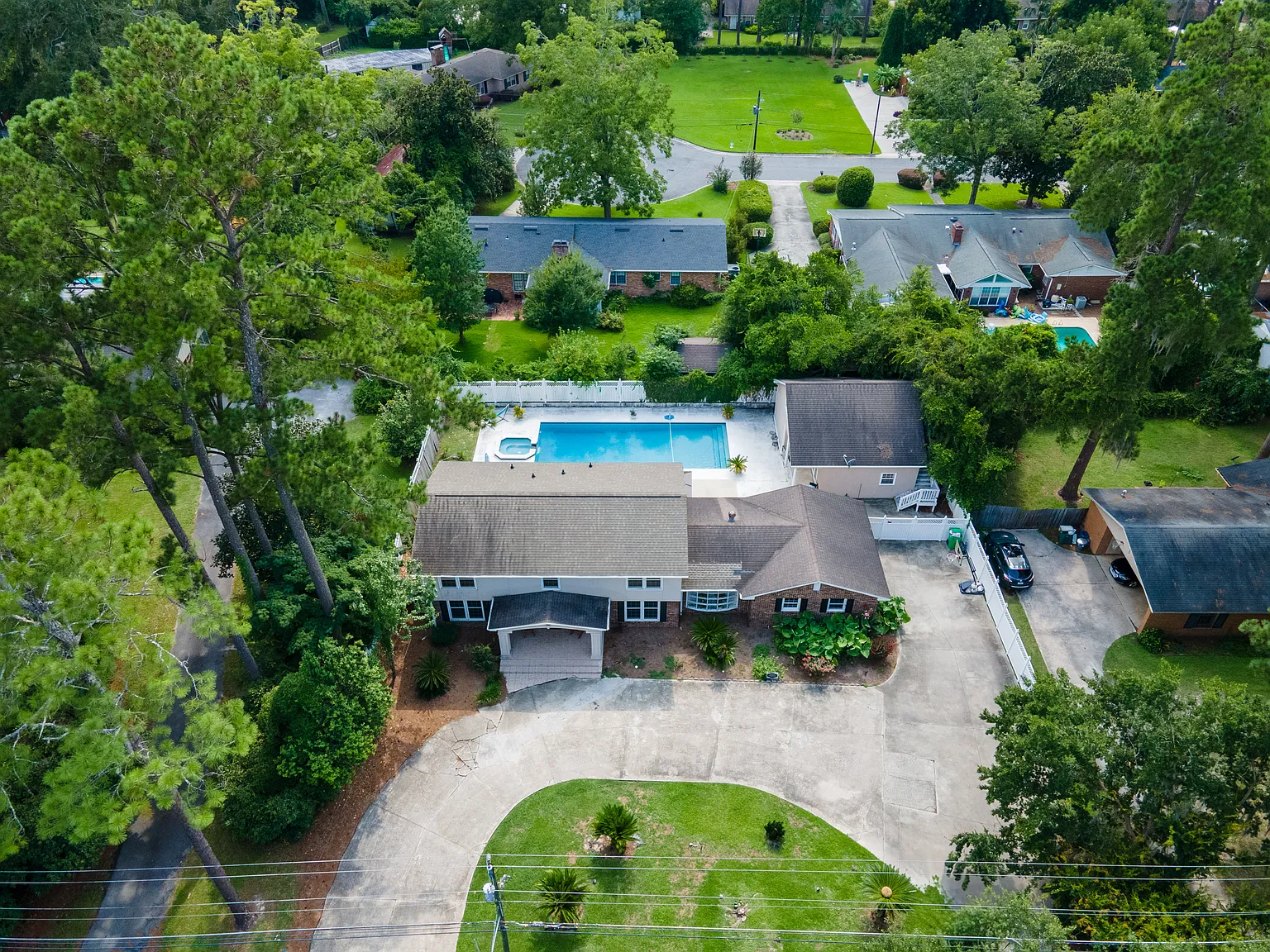 2114 Jerry Jones Dr — Photo 1