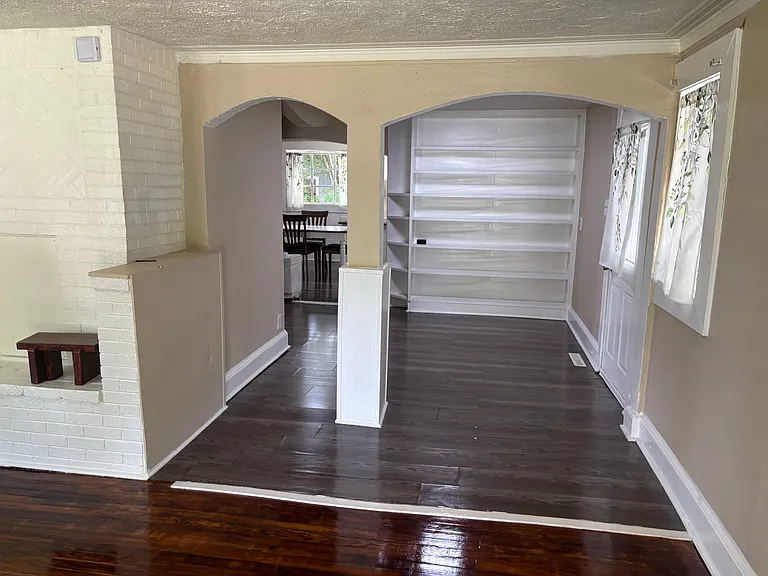 1102 Crawford St — Photo 17
