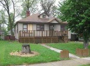 115 W 4th St, Roxana, IL 62084