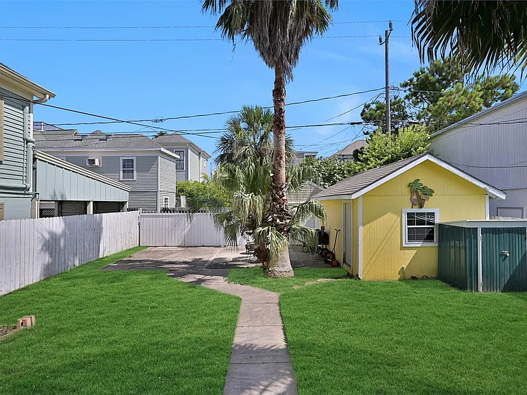 1615 Winnie St #2 — Photo 30
