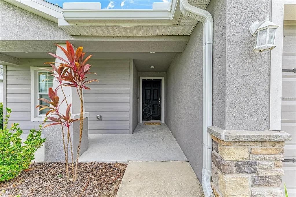 4 bed, 2.0 bath, 1705 sqft, $2,600 — Photo 3