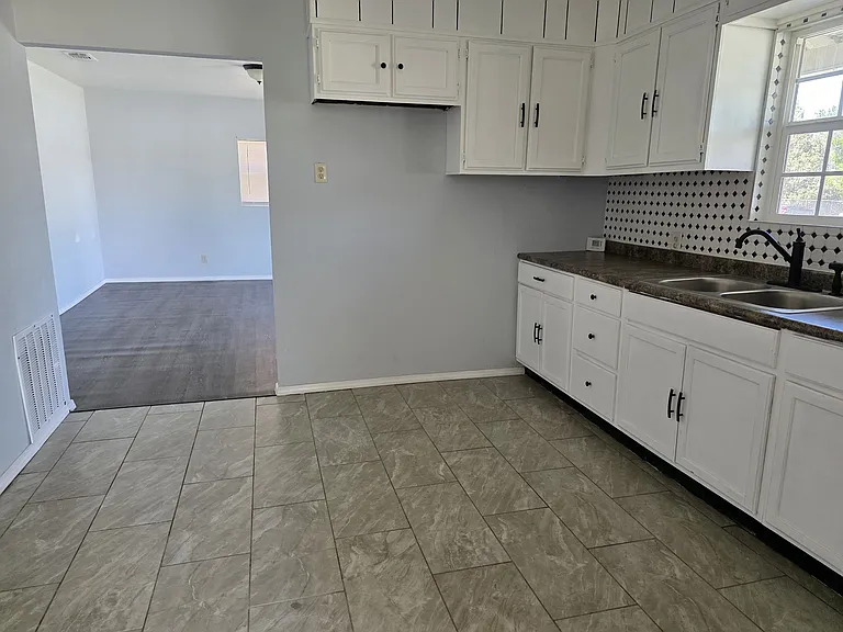 404 S Spruce Ave — Photo 4