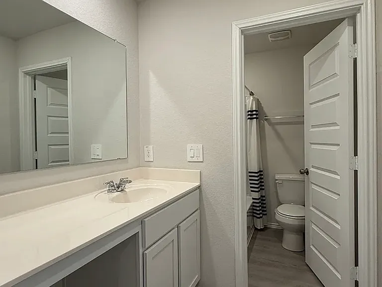 1123 Whitneyway Ln — Photo 9