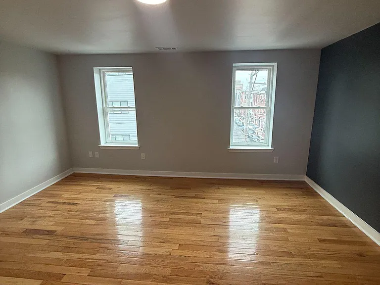 717 N 16th St #3 — Photo 3