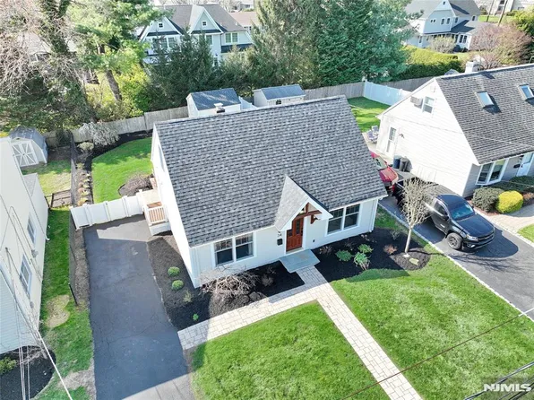 34 Charles Ter, Waldwick, NJ 07463