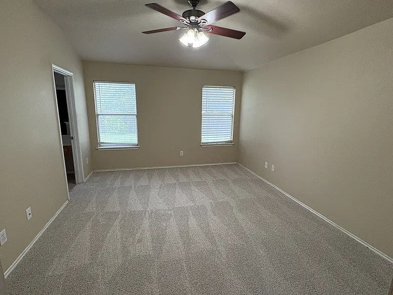 Primary suite + NEW CARPET