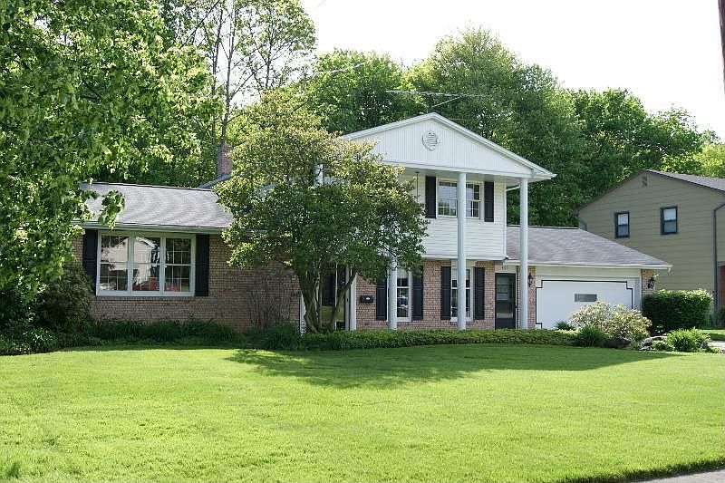 1st image of 557 Oakridge Dr