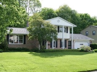 557 Oakridge Dr, Youngstown, OH