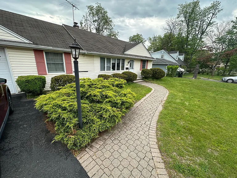 380 Burlington Rd — Photo 10