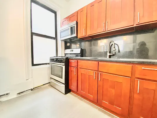 Rented by Bond New York | media 4