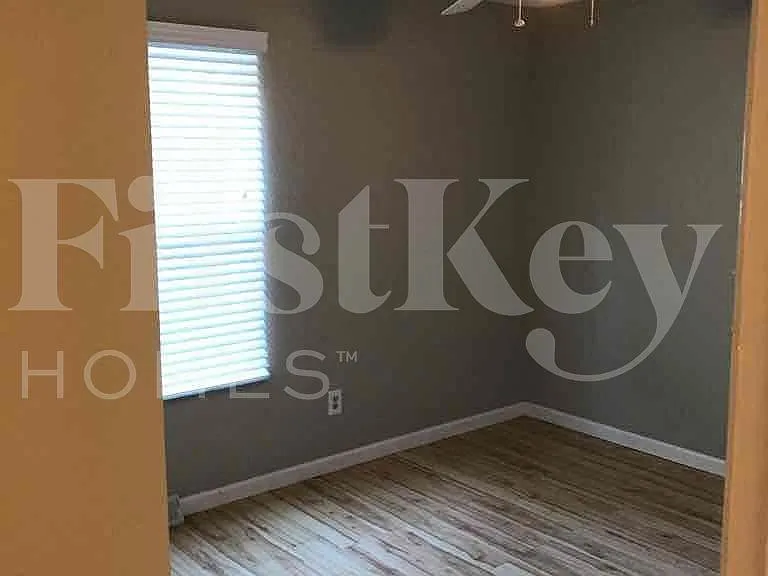 2700 NW 4th St — Photo 10