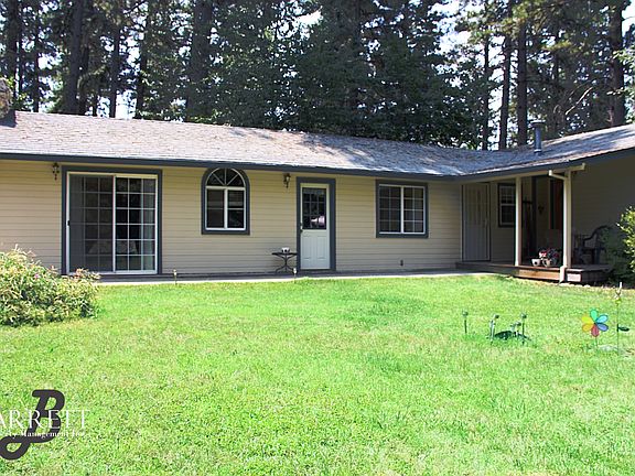 Cottage is attached to the owners house. There are NO common entries (doors) or access between units