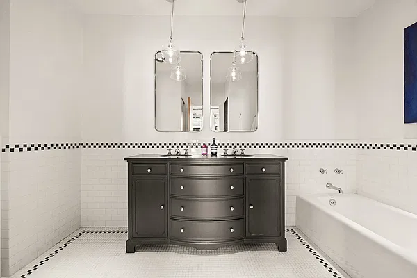 Bathroom, photo 1