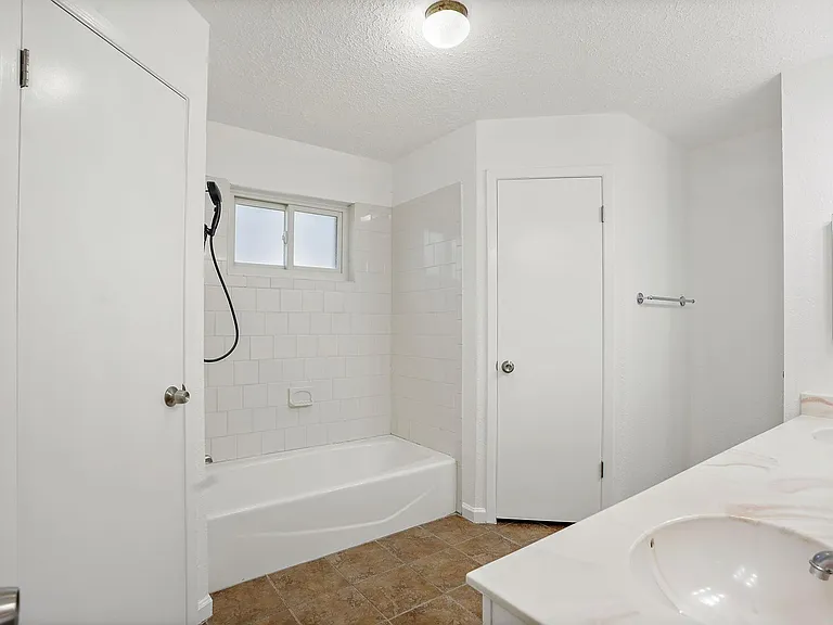 9731 Shell Rock Rd — Photo 12