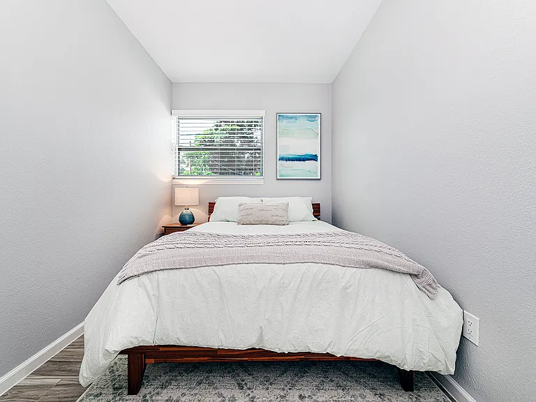 4200 Maple St NE — Photo 3