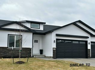 880 NW Sandy Hollow Cir, Waukee, IA 50263