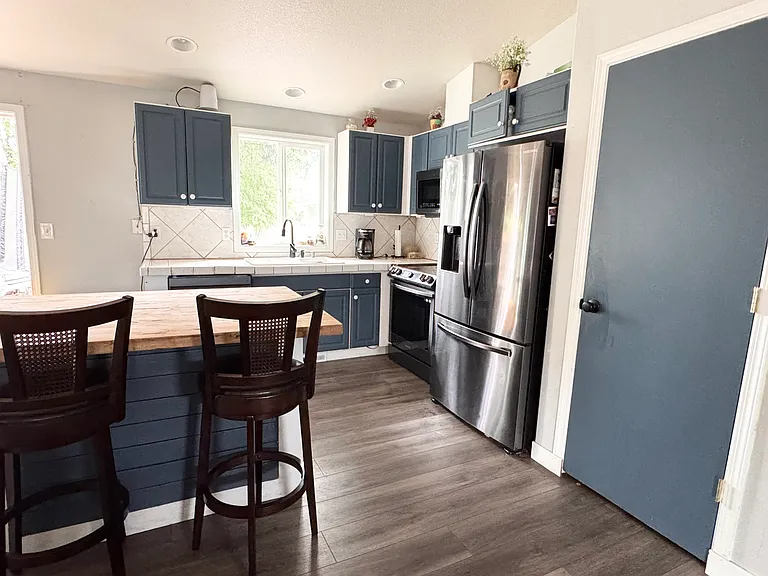 107 S Pine Dr — Photo 4