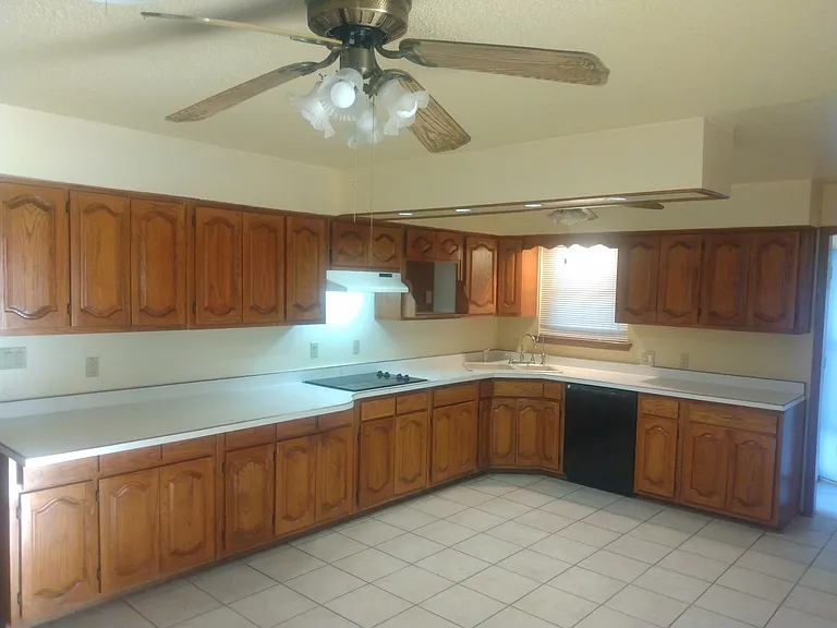 1606 Delano Dr — Photo 1