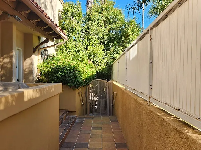 4735 Gloria Ave #5 — Photo 3