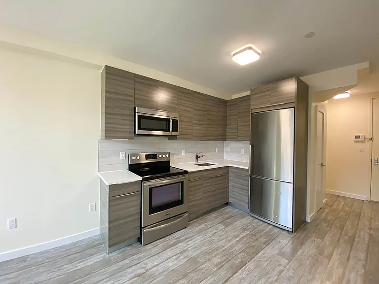 571 E 19th St #Penthouse 3 — Photo 3