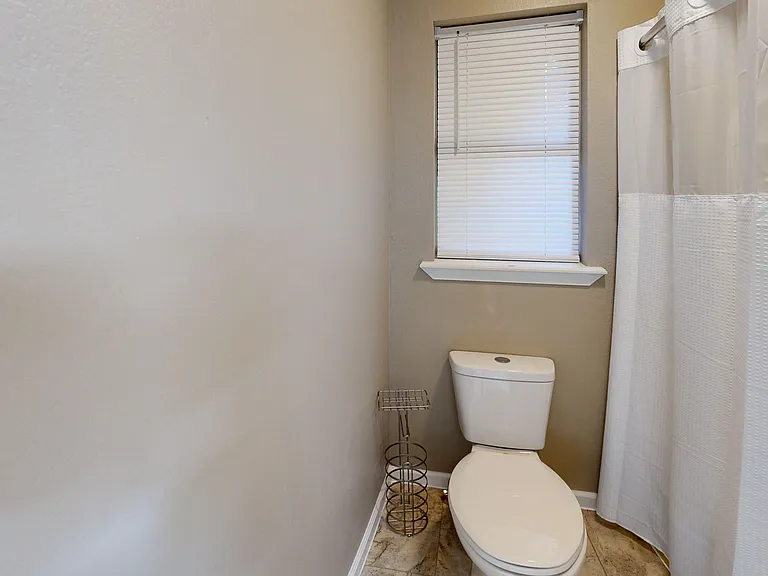 1275 N Gregg Ave — Photo 28