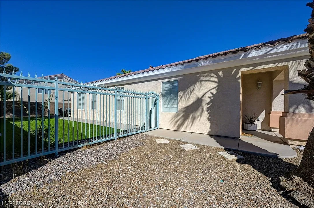2 bed, 2.0 bath, 1266 sqft, $2,100 — Photo 4