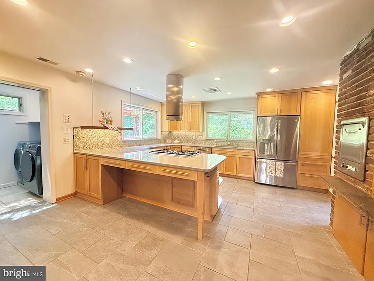 6819 Selkirk Dr — Photo 62
