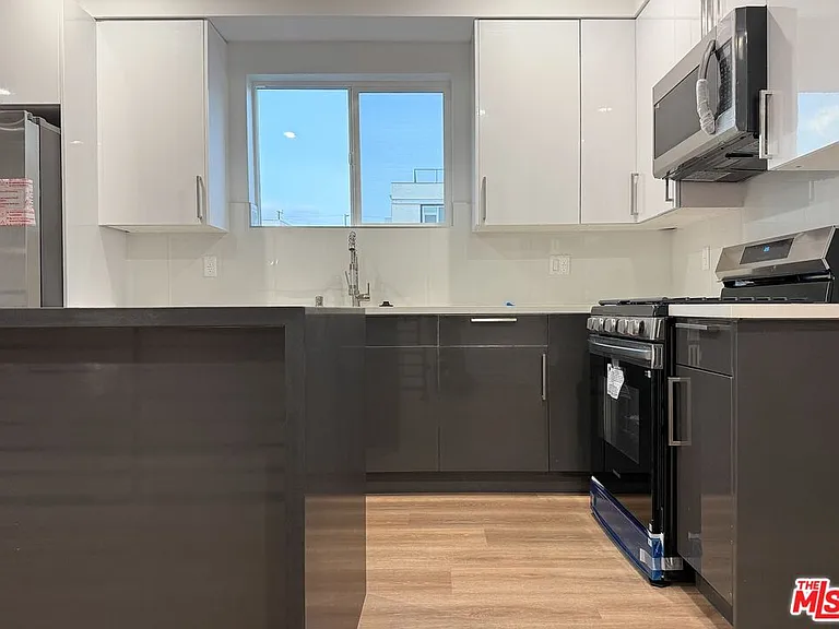 5338 Denny Ave — Photo 8