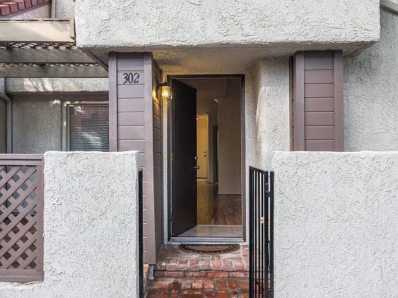 5th image of 302 N Via Colinas