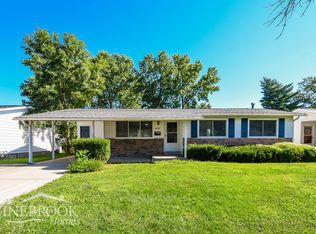 1055 Jackson Ln, Florissant, MO